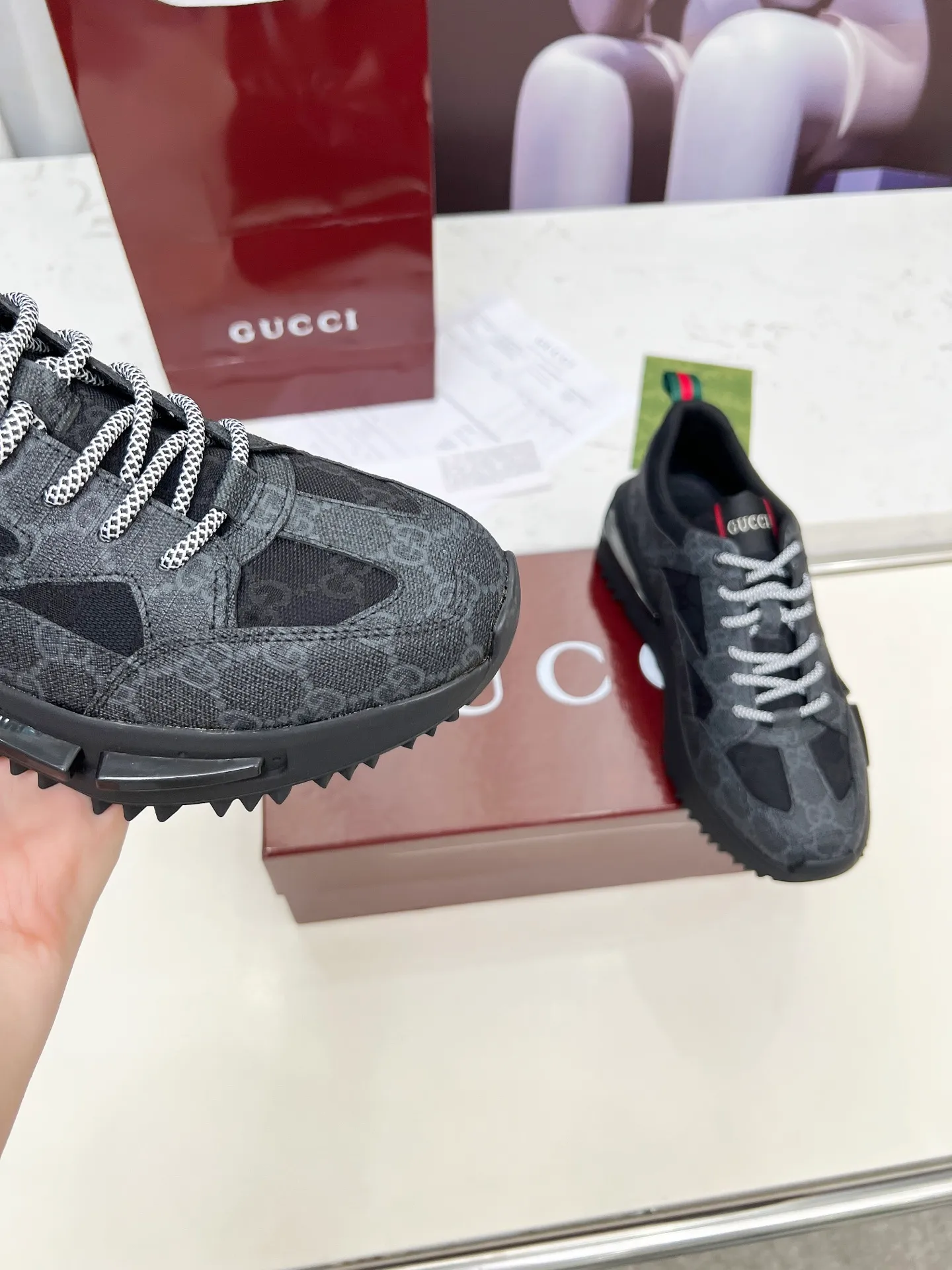 Factory direct sales p560🐘🐘women's shoes women's clothing ❤️‍🔥❤️‍🔥❤️‍🔥Gucci series 2.0 sports shoes are made with heavy investment❤️‍🔥❤️‍🔥❤️‍🔥Renewed interpretation of the brand's iconic striped webbing elements😍😍When retro genes collide with futuristic design🎊🎊This new pair of Gucci shoes directly reaches the trend threshold💥 ✔️Caron color contrast + classic stripes, GG reflective piping, visual impact, and comes with high-light filter when out on the street ✔️Multi-layer structure of different materials, mesh breathability, leather shaping, outsole EVA foam and TPU combination😍😍😍Fashion and practicality online ✔️Details of double G midsole + iconic double G lock shoelaces, retro DNA is crazy and restless, and every step is based on the trendy aesthetic❤️❤���❤️❤️ Matching code: male 39-44